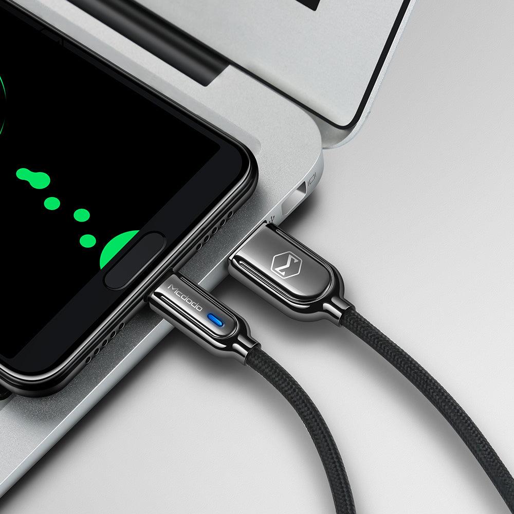 Mcdodo CA-6190 USB C–USB A -kaapeli synkronointiin ja nopeaan lataukseen, LED-merkkivalo, lataus päättyy automaattisesti, kun se on valmis, musta, 1 m