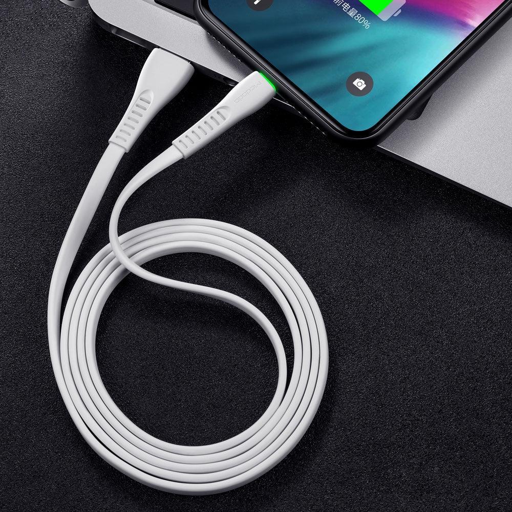 Mcdodo CA-6432 USB C–A, 1,8 m, 3 A, QC3.0 lataa ja synkronoi, LEDillä