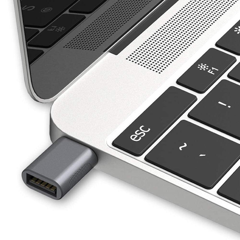 NÖRDIC USB-A 3.1 OTG naaras - USB C -urossovitin tietojen synkronointi ja lataus alumiini Space Grey