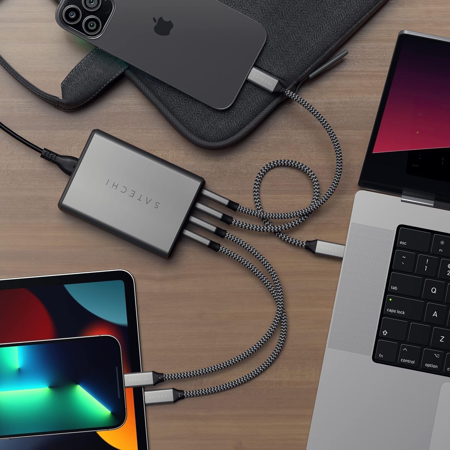 Satechi 165 W USB-C 4-porttinen PD GaN -laturi